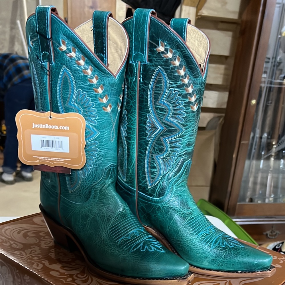 Brand New Justin Cowboy Boots